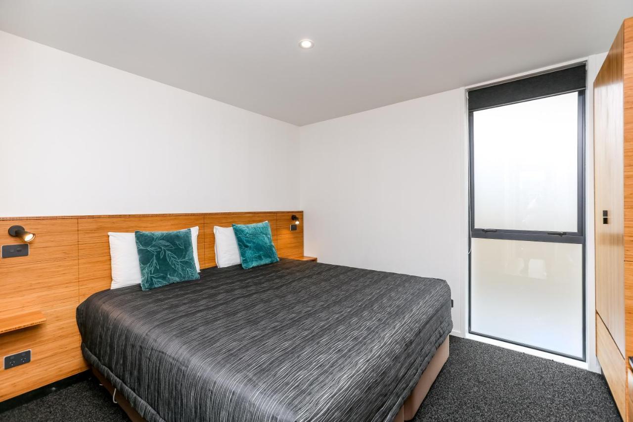 The Strand 4*